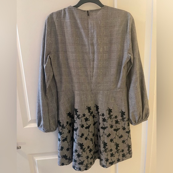 ZARA Dress Gray Check Balloon Sleeve Embroidered Green Detail, Size M- 4437/269 - Picture 3 of 6